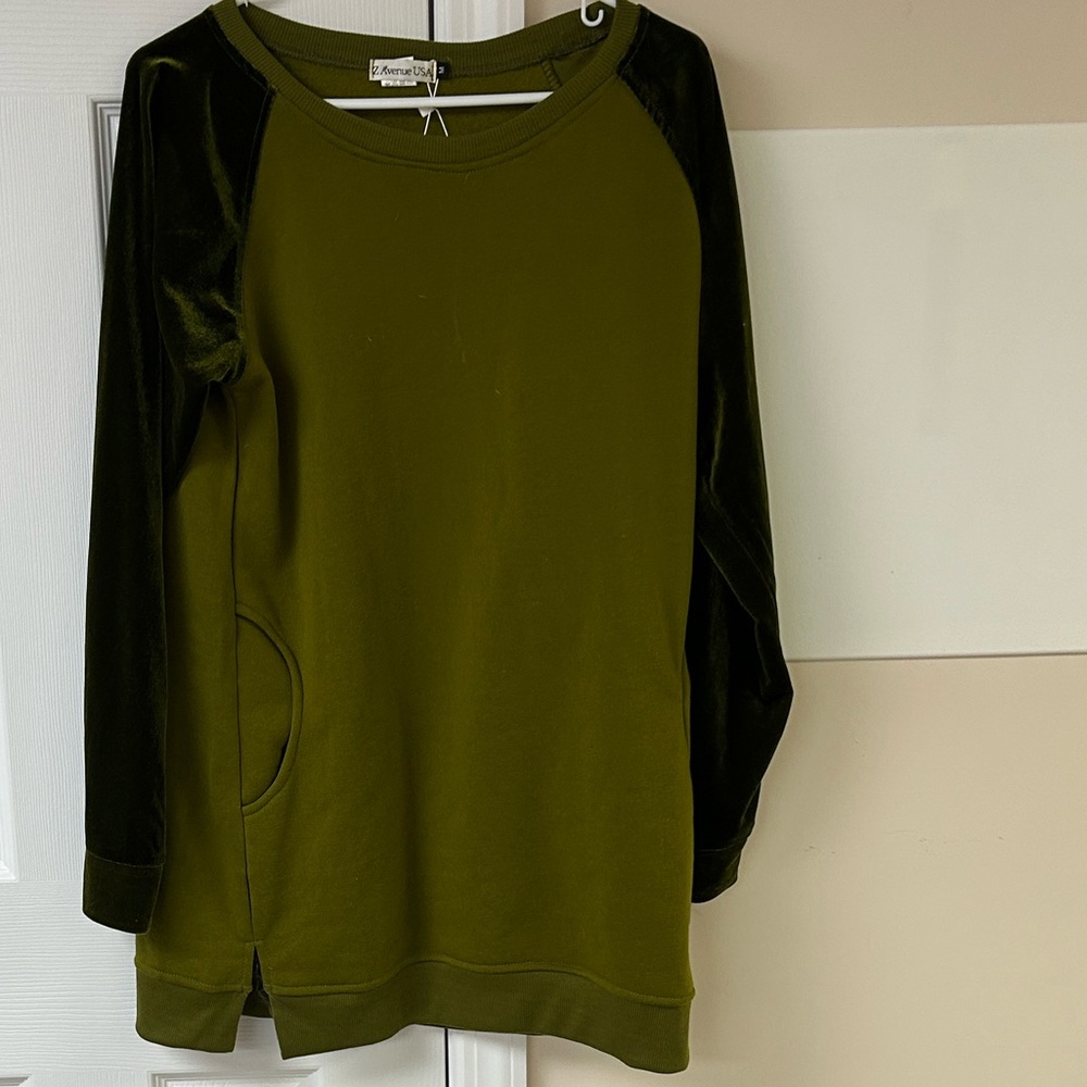 NWT Z Avenue USA velvet long sleeve raglan crew neck sweatshirt